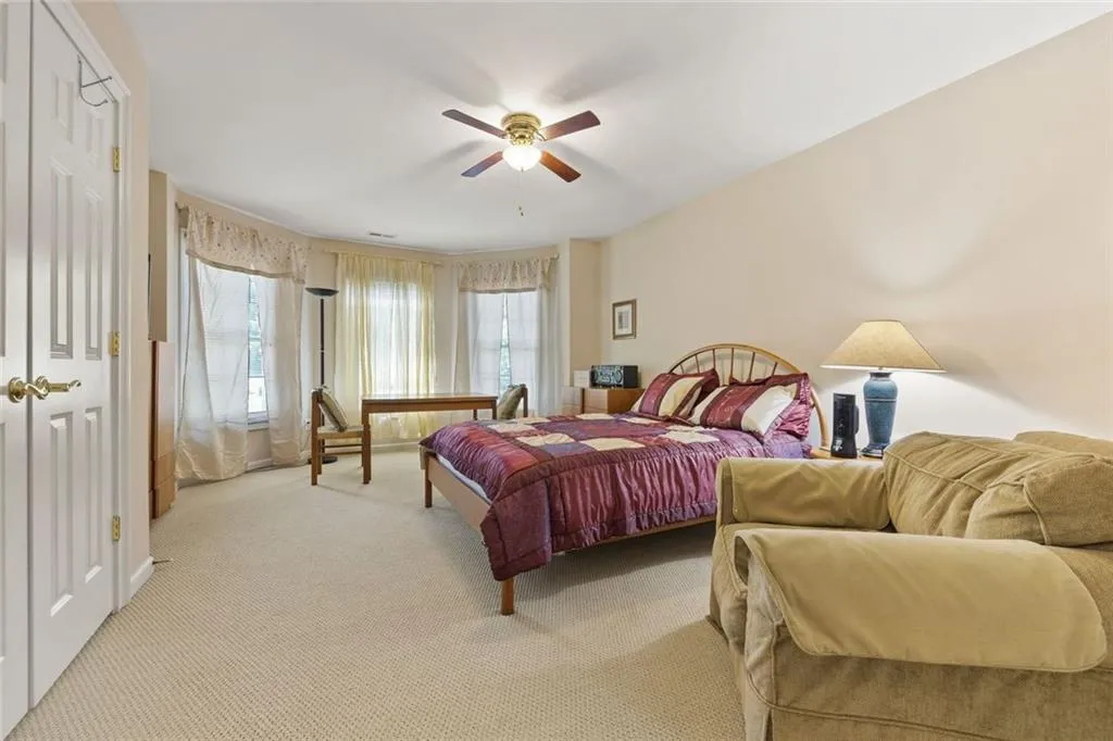 Atlanta, Georgia 30331, United States, 5 Bedrooms Bedrooms, ,4 BathroomsBathrooms,Residential,Pending,209910