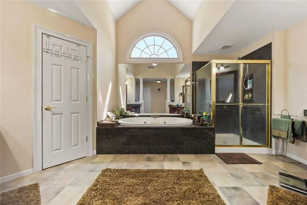 Atlanta, Georgia 30331, United States, 5 Bedrooms Bedrooms, ,4 BathroomsBathrooms,Residential,Pending,209910