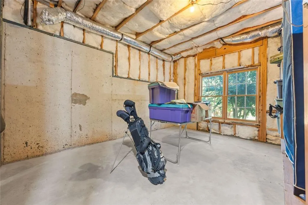 Atlanta, Georgia 30331, United States, 5 Bedrooms Bedrooms, ,4 BathroomsBathrooms,Residential,Pending,209910