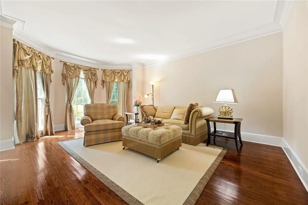 Atlanta, Georgia 30331, United States, 5 Bedrooms Bedrooms, ,4 BathroomsBathrooms,Residential,Pending,209910