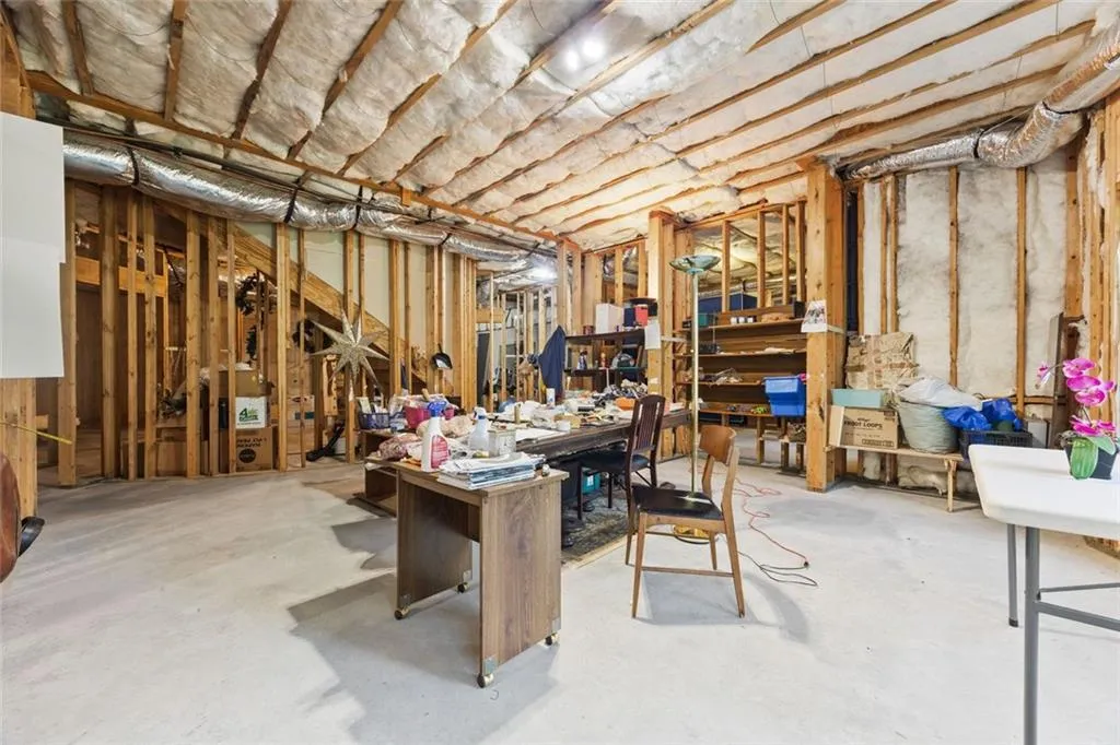 Atlanta, Georgia 30331, United States, 5 Bedrooms Bedrooms, ,4 BathroomsBathrooms,Residential,Pending,209910