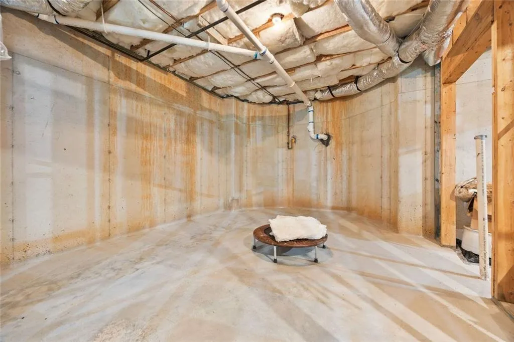 Atlanta, Georgia 30331, United States, 5 Bedrooms Bedrooms, ,4 BathroomsBathrooms,Residential,Pending,209910