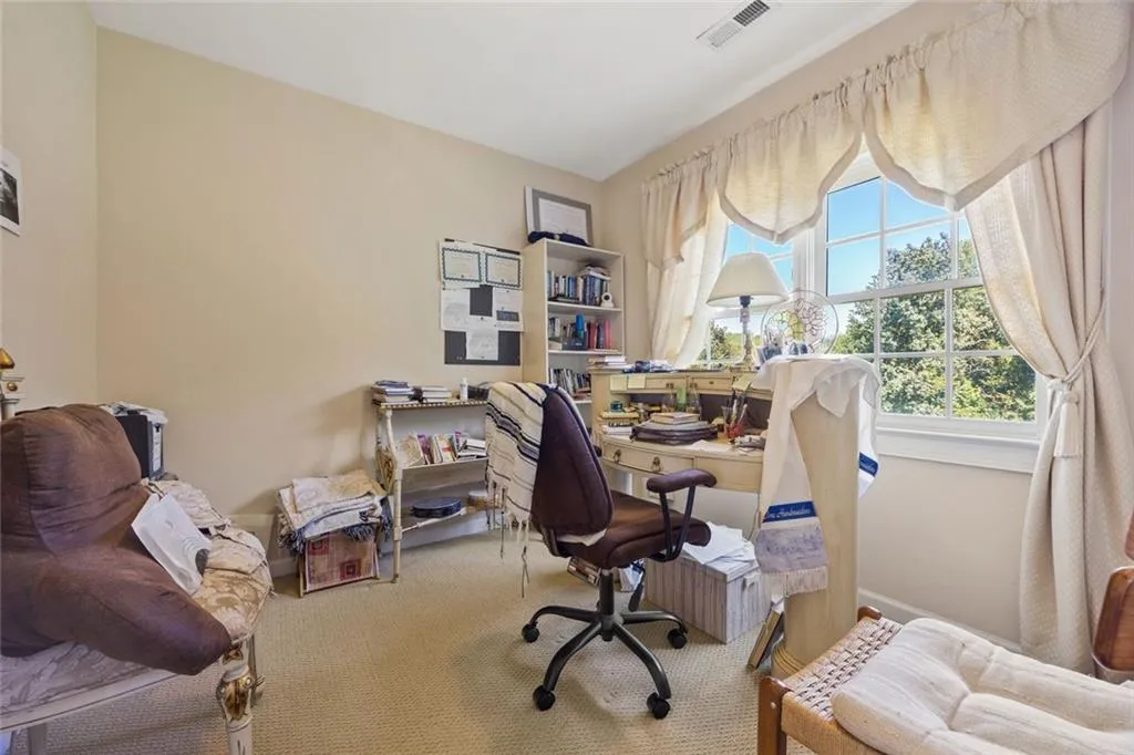 Atlanta, Georgia 30331, United States, 5 Bedrooms Bedrooms, ,4 BathroomsBathrooms,Residential,Pending,209910