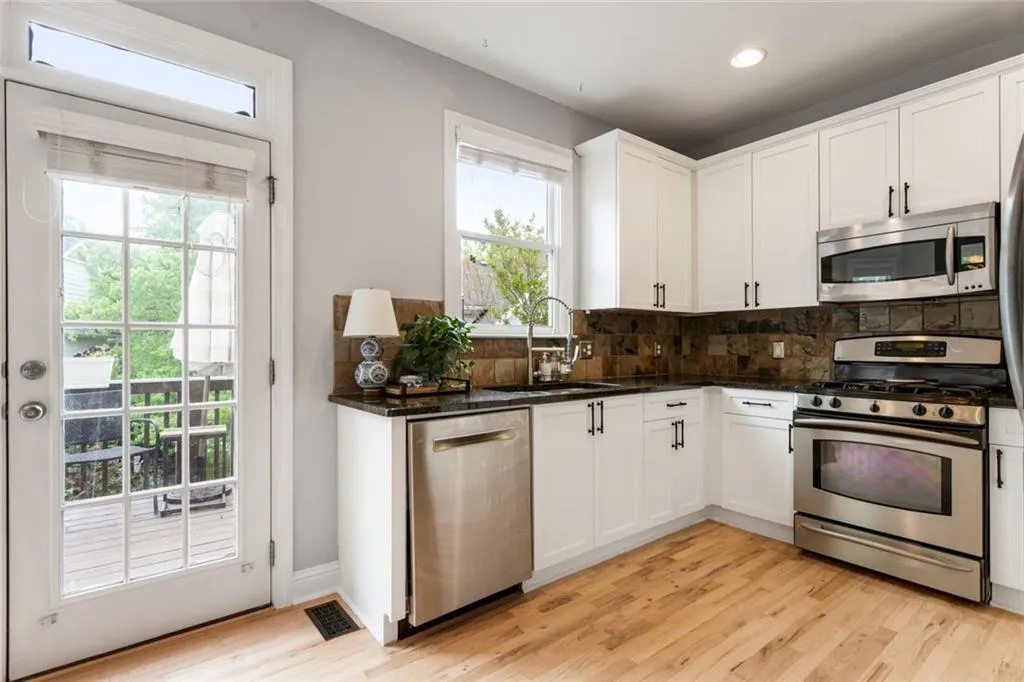 Atlanta, Georgia 30318, United States, 3 Bedrooms Bedrooms, ,3 BathroomsBathrooms,Residential,Active,109428