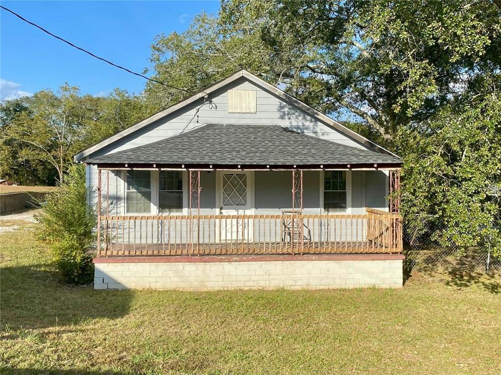 Motivated seller, mixed use in a commercial district. Half a mile away from Home Depot, Walmart, restaurants, banks, and other shopping and dining, and less than a mile away from I-20. Possible uses are residential, doctor or dental office, church, insurance, or other businesses. With this large corner lot the possibilities are endless.
Home is currently being remodeled as a residential property. This would be a perfect opportunity to let us know how you want it modified, the seller may be able to modify it to your liking. Currently the common areas, kitchen and bath are tiled, and the bedrooms are LVP.