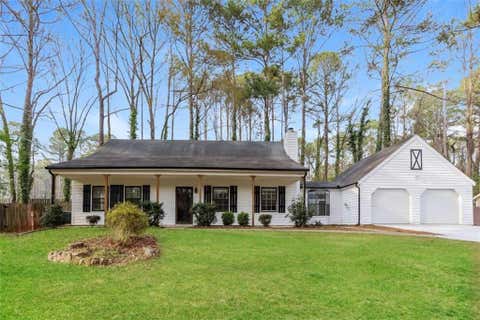 Homes For Sale - 105 Spur Ridge<br/> Peachtree City, GA 30269