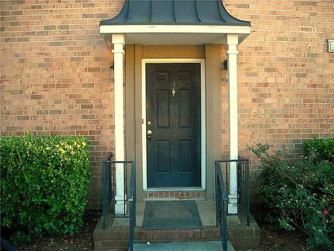 Photo of 6980 Roswell Road #B3, Atlanta, GA 30328 (MLS # 7673033)
