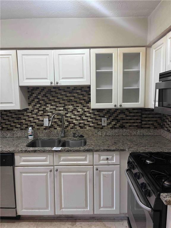 Stone Manor - Residential