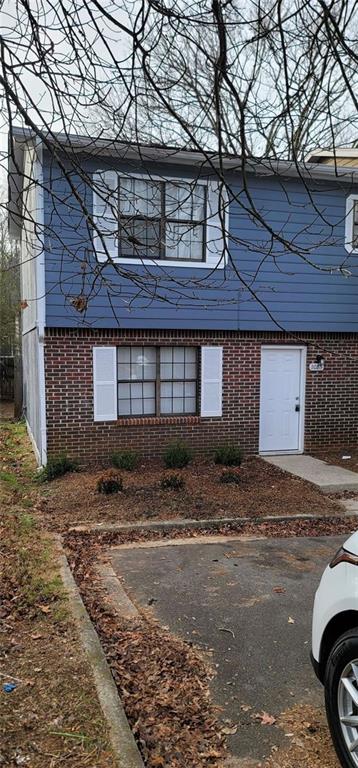 Charming townhome in Austell! This two-bedroom, two-and-a-half-bathroom haven is ready to welcome you home. As you enter, the gleaming tile on the main floor leads you to a renovated kitchen boasting brand-new cabinets with soft-close features and pristine granite countertops. Cooking and entertaining become a delight in this contemporary culinary space. Upstairs, discover two well-appointed bedrooms, each accompanied by its own stylish bathroom. The convenience of dual full bathrooms ensures a stress-free morning routine. Meanwhile, the ground floor hosts a thoughtfully designed half bath, perfectly situated for guests and daily use. The exterior of this townhome is as inviting as its interior. Positioned as a corner unit, the home benefits from additional yard space, fully fenced for privacy and security.