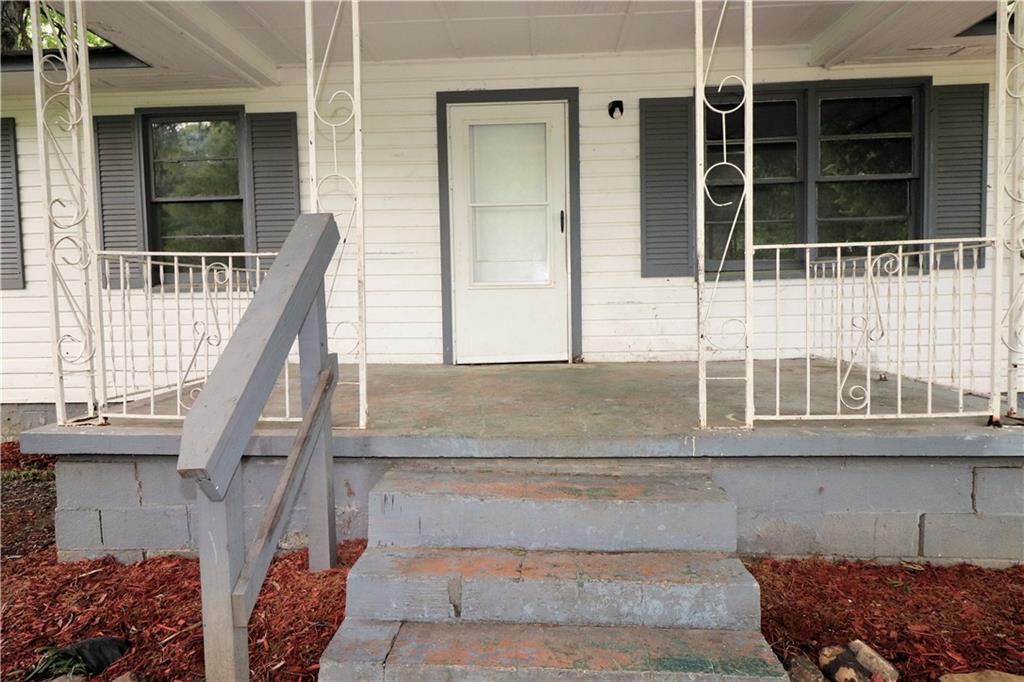 152 Hennon Drive NW