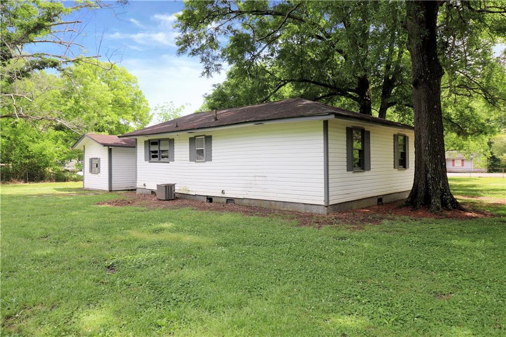 152 Hennon Drive NW