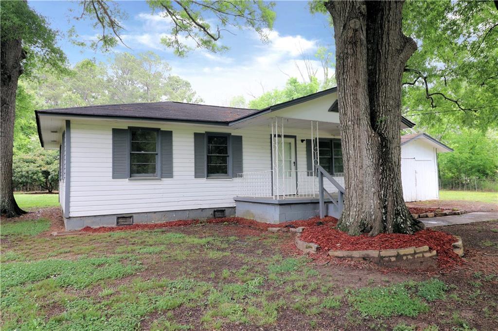 152 Hennon Drive NW
