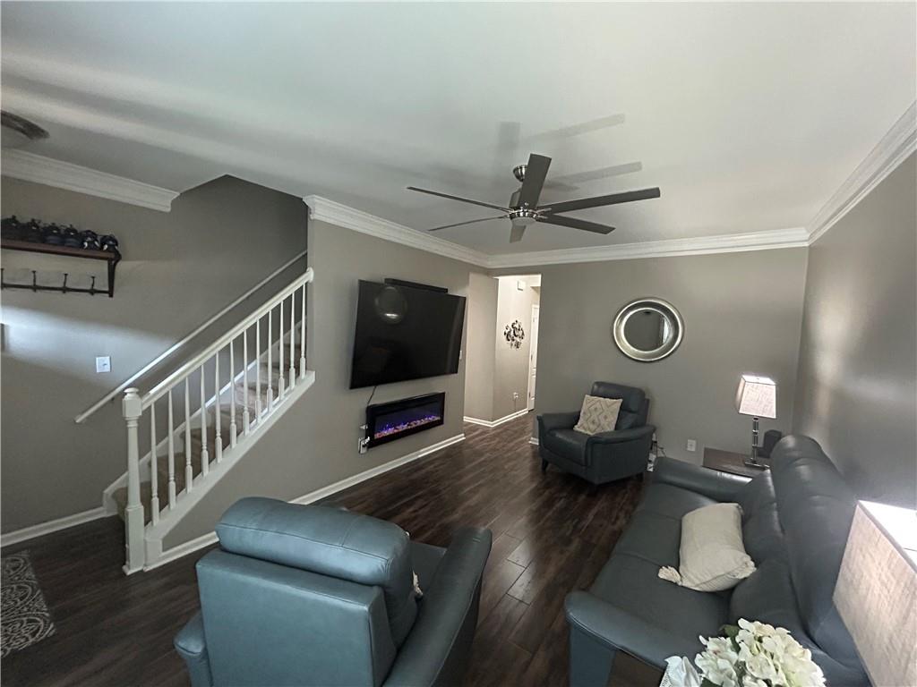 127 Spring Way Square