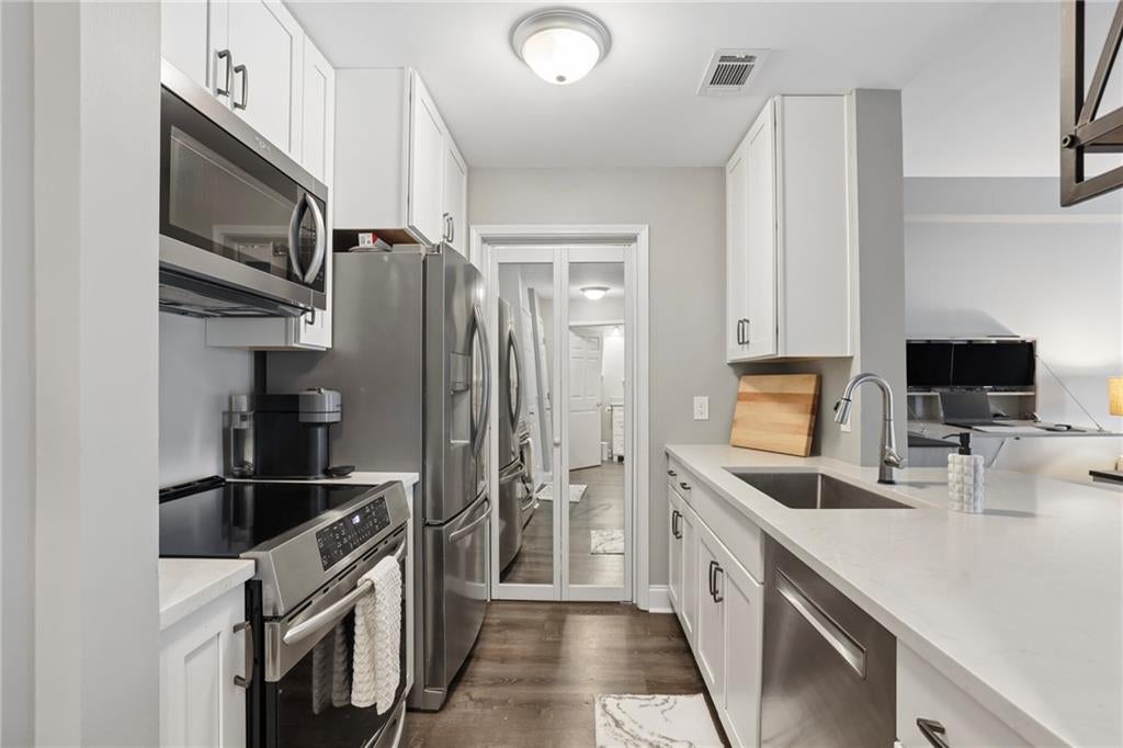 1075 Peachtree Walk NE A305