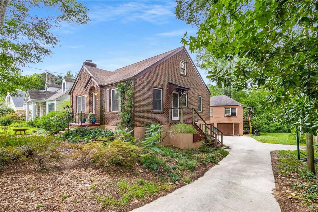 135 Shadowmoor Drive