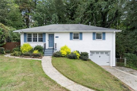 Homes For Sale - 3235 Woodview Drive<br/> Smyrna, GA 30082