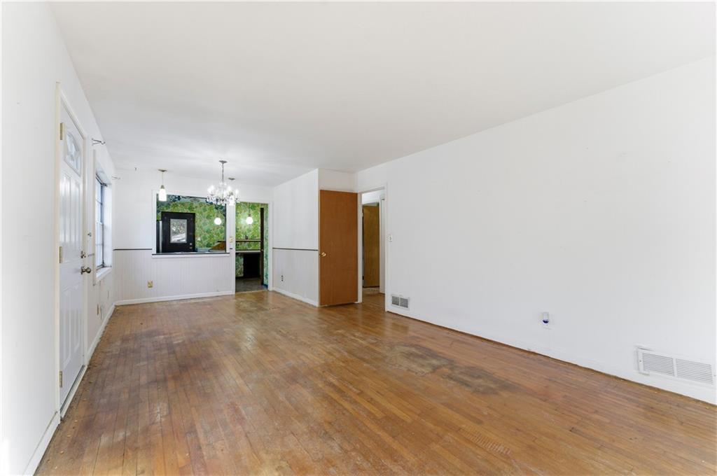 1887 Robinhill Court