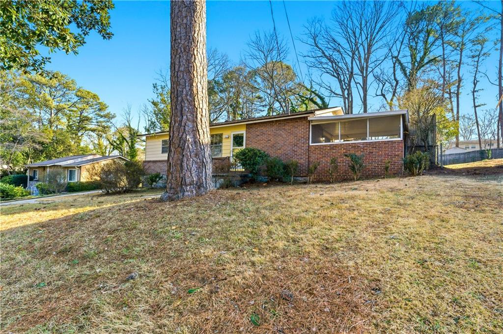 1887 Robinhill Court