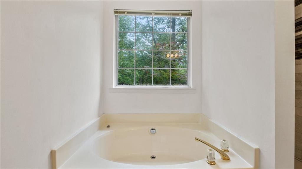 130 Laguna Springs Drive, Woodstock, Georgia image 21