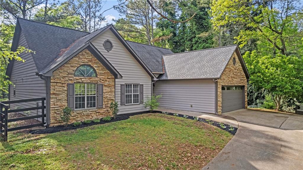 130 Laguna Springs Drive, Woodstock, Georgia image 2