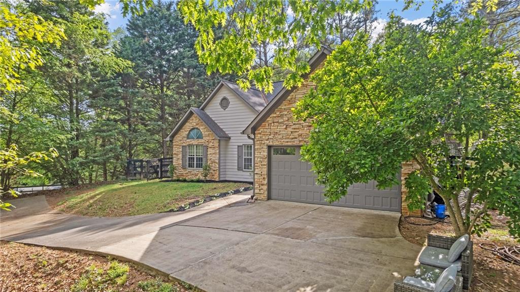 130 Laguna Springs Drive, Woodstock, Georgia image 3