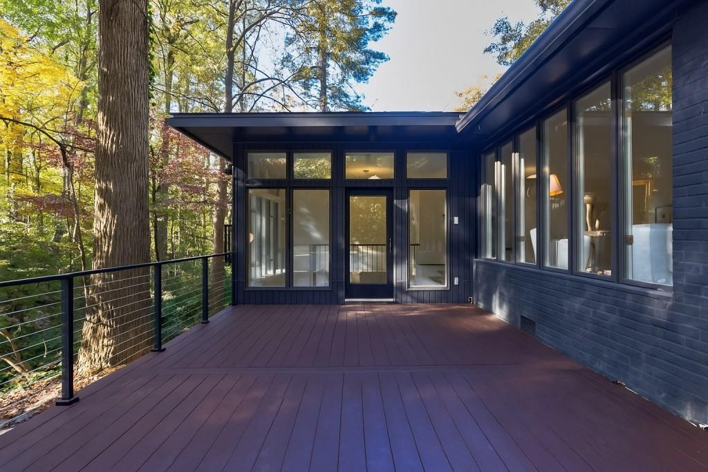 922 Barton Woods Road NE