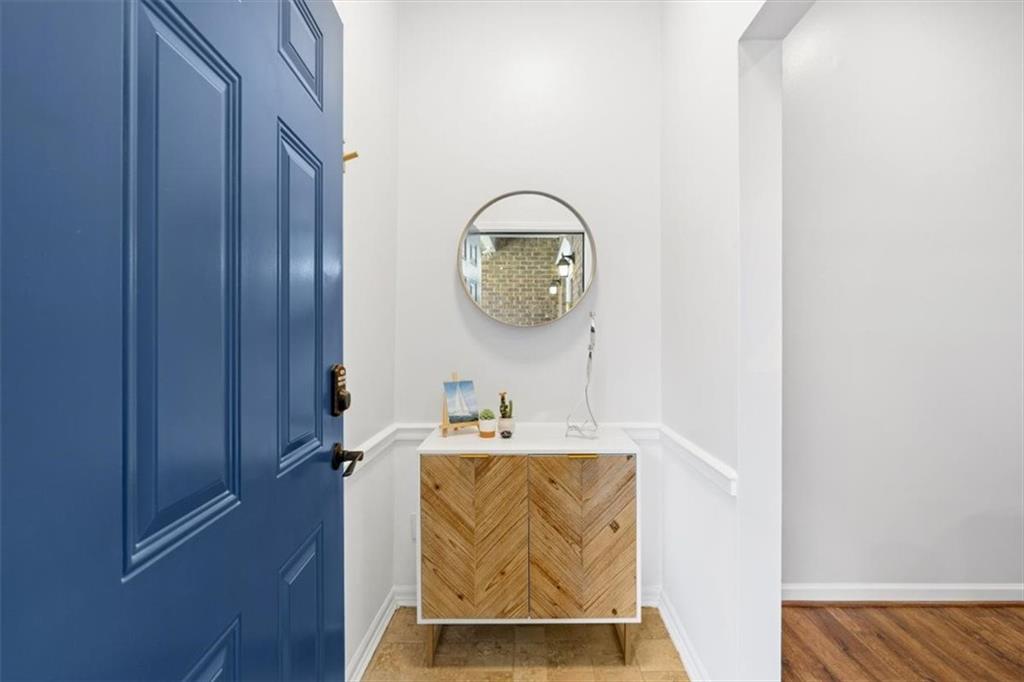 260 Manning Road SW 12