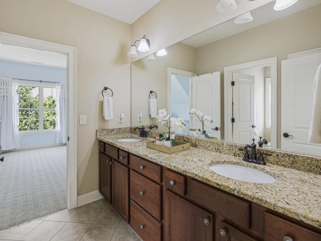 The Old Place At Crabapple - Residential
