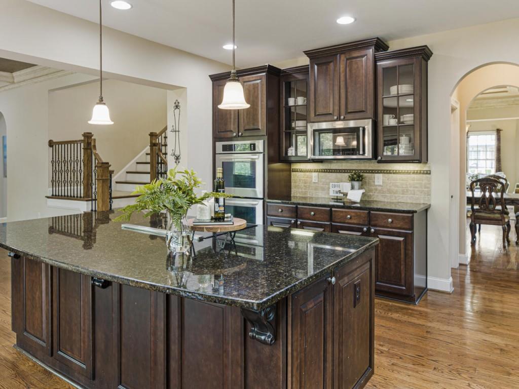 The Old Place At Crabapple - Residential