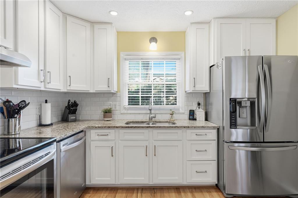 1437 Shadowbrook Drive