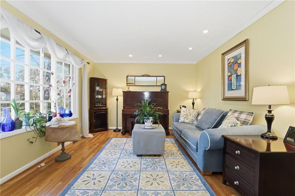 1437 Shadowbrook Drive