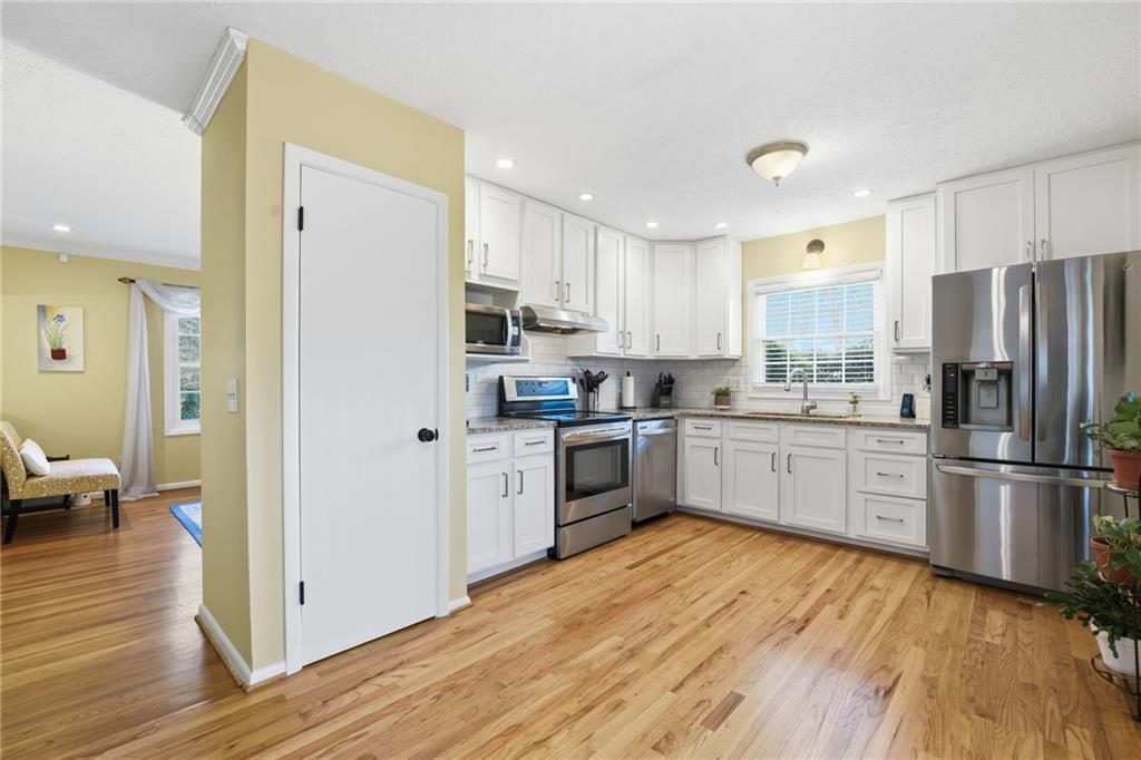 1437 Shadowbrook Drive