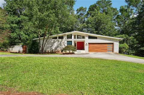 Homes For Sale - 2018 Glacier Drive<br/> Stone Mountain, GA 30087