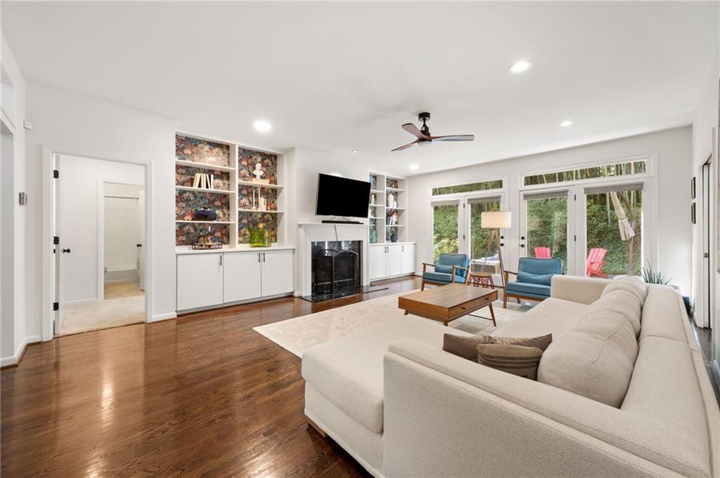 1013 Lenox Valley Drive NE