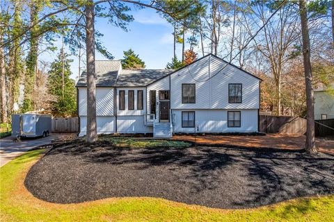 Homes For Sale - 3036 Leafwood Drive<br/> Marietta, GA 30067