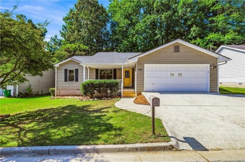 Homes For Sale - 767 Pepperwood Trail<br/> Dekalb County, Stone Mountain, GA 30087