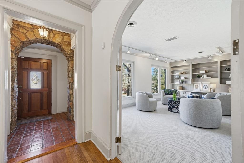 761 E Morningside Drive NE