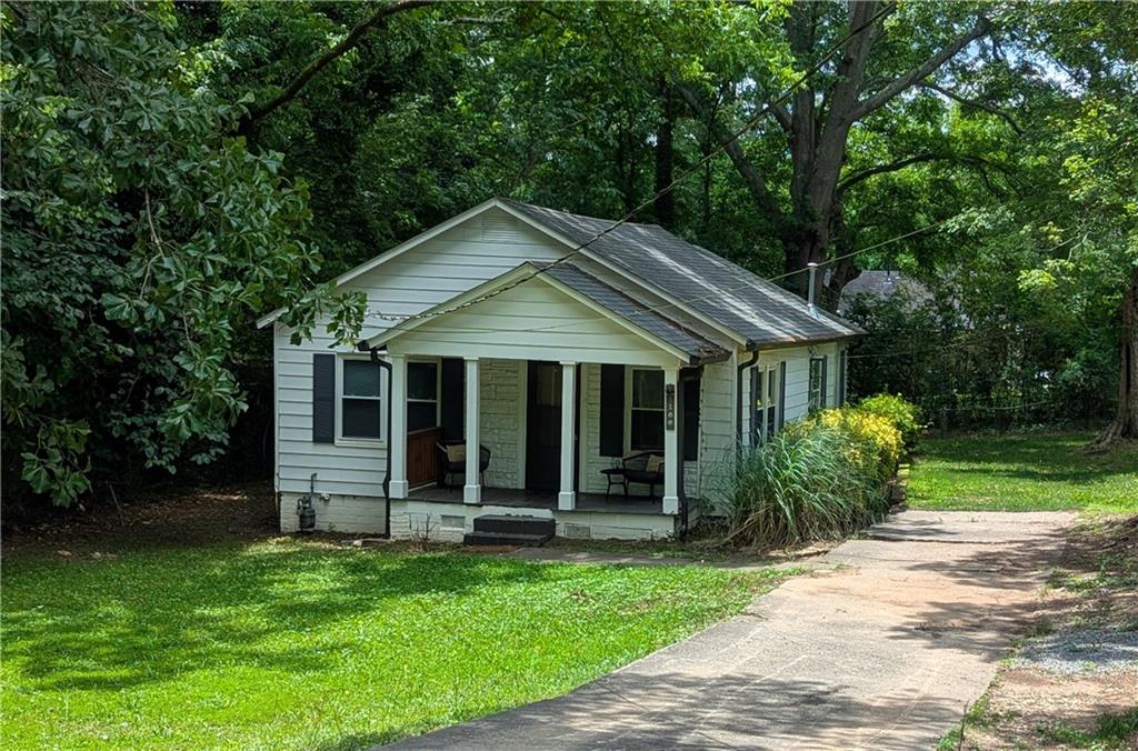 Cute Bungalow near Marietta square. Private front porch and back deck. Completely remodeled recently with hardwood floors and newer appliances. quartz countertops not shown in the pics. Vaulted ceilings, comes with washer dryer. Great location.