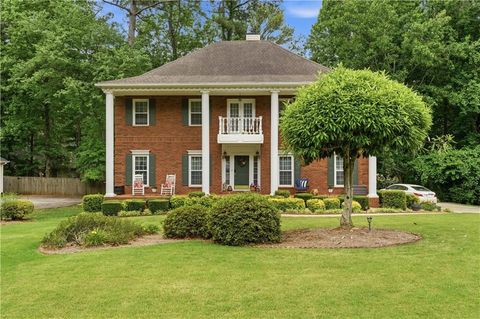Homes For Sale - 2640 Peregrine Court<br/> Suwanee, GA 30024