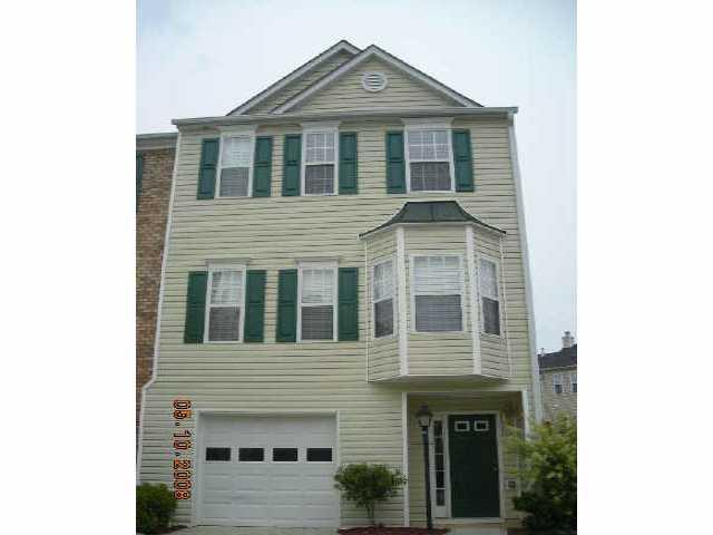 FORECLOSED END-UNIT IN CUL-DE-SAC. NEWER PAINT AND CARPET. SOLD AS-IS, NO SELLERS DISCLOSURE, LISTING BROKER HOLDS EARNEST MONEY, SELLERS CLOSING ATTORNEY, MUST PROVIDE PRE-QUAL OR PROOF OF FUNDS.