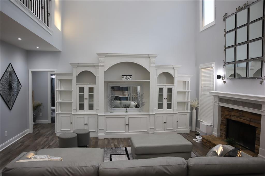 523 Waterside Ct Court