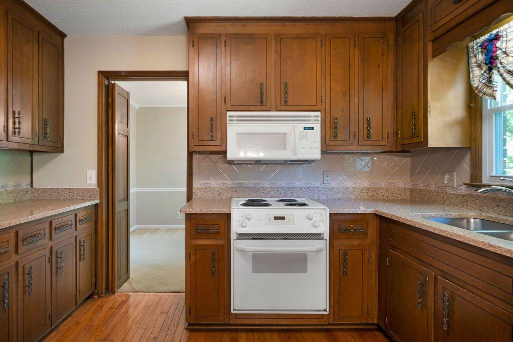 2921 Huntcliff Drive, Marietta, Georgia image 9