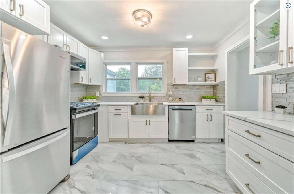 2011 Lexington Avenue
