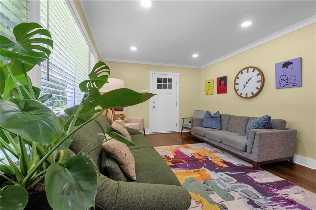 2011 Lexington Avenue