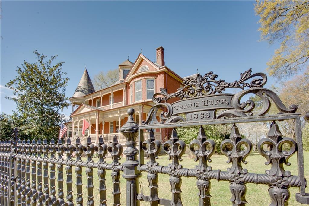 3593 Hemphill Street