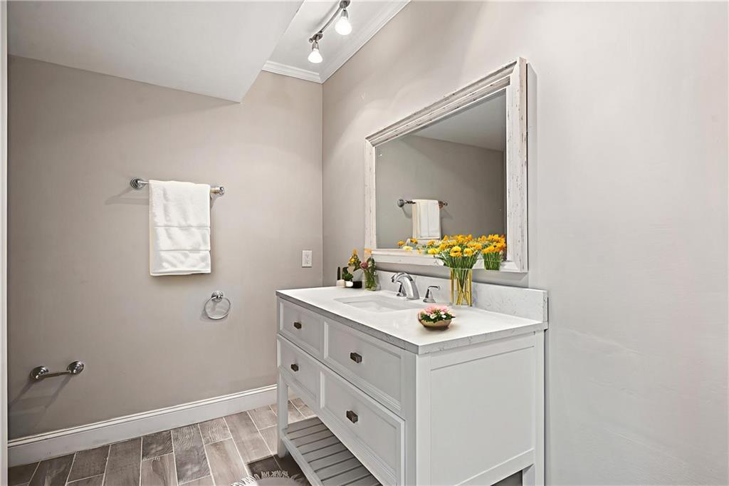 6851 Roswell Road F32