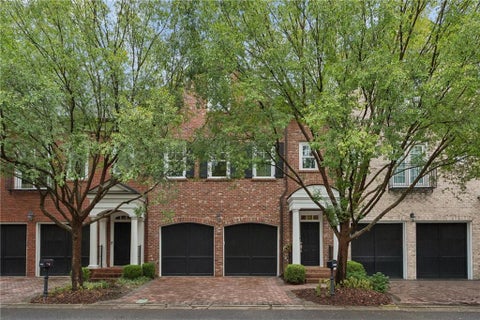 Townhouse For Sale - 3313 Buckhead Forest Mews<br/> Atlanta, GA 30305