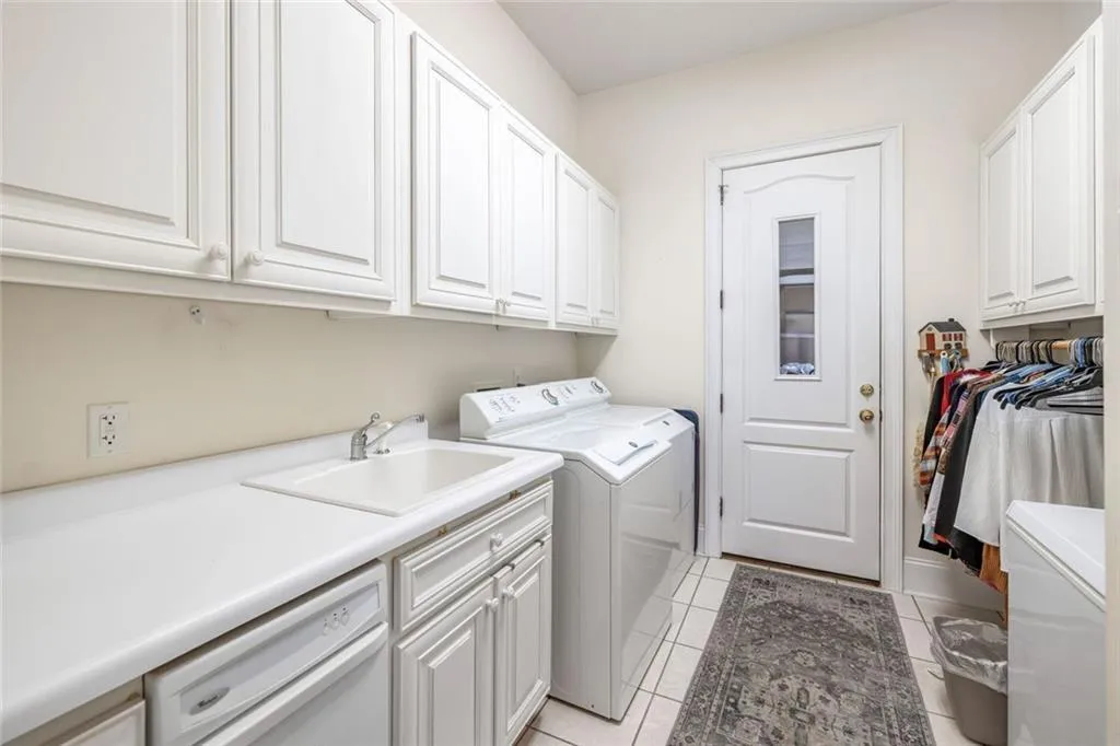 Gainesville, Georgia 30501, United States, 3 Bedrooms Bedrooms, ,2 BathroomsBathrooms,Residential,Coming Soon,146497