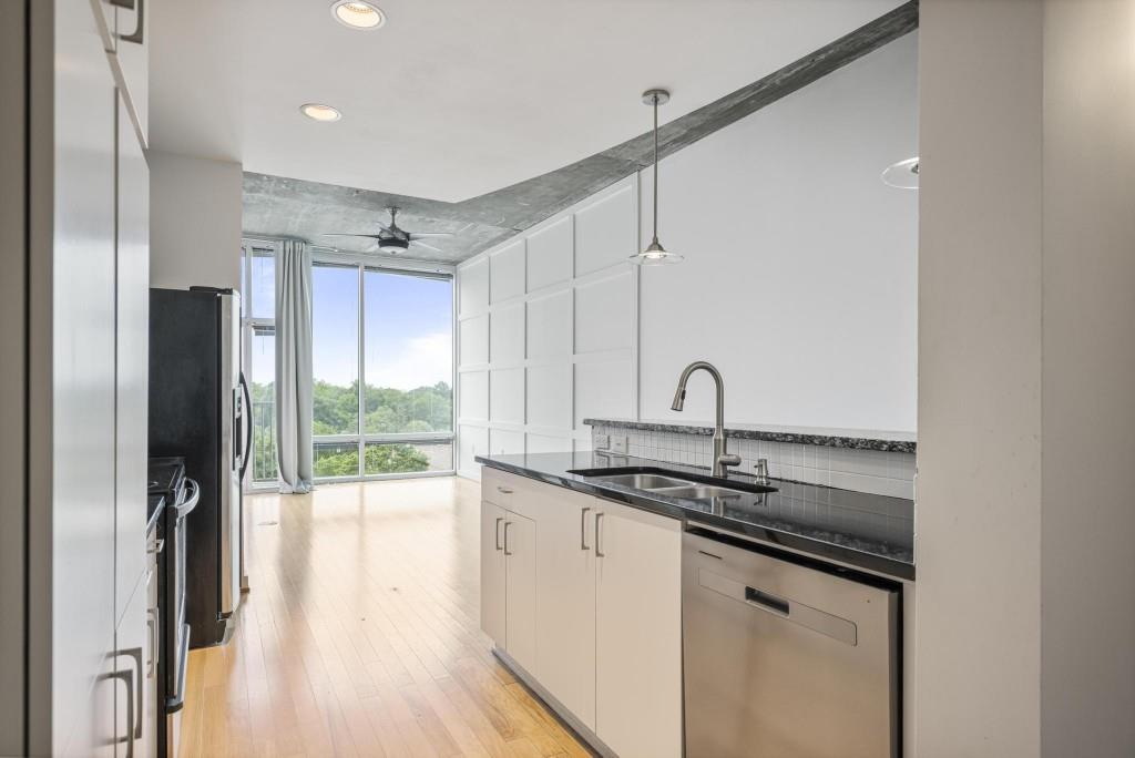 943 Peachtree Street NE 716