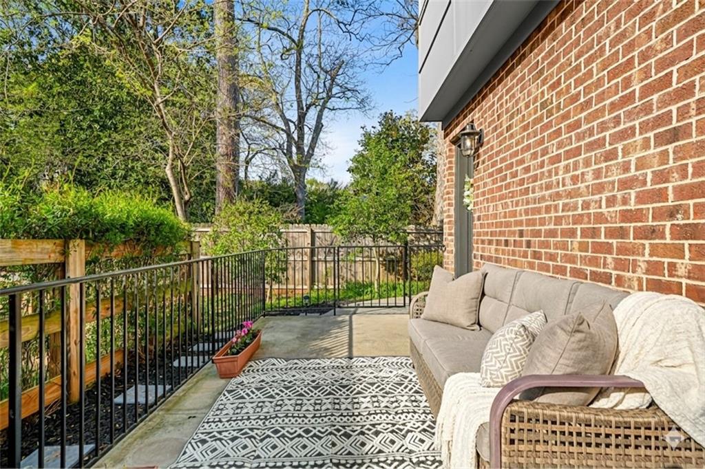 609 King Arnold Street